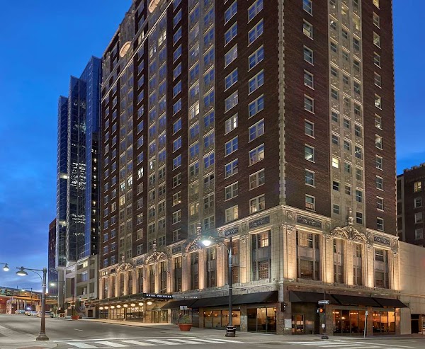 Hotel Phillips Kansas City, Curio Collection by Hilton