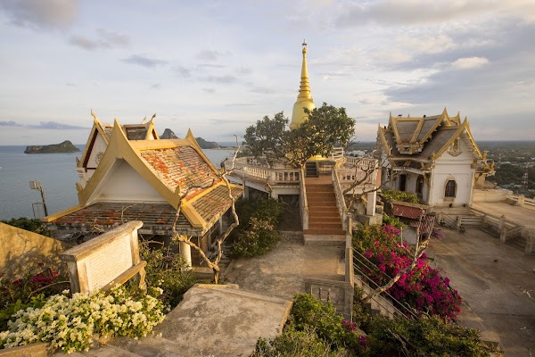Wat Khao Chong Krachok