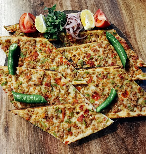 Somuncu Baba Etli ekmek Lahmacun
