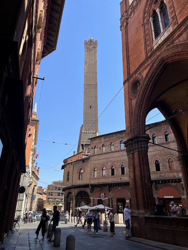 The Two Towers: Garisenda & Asinelli