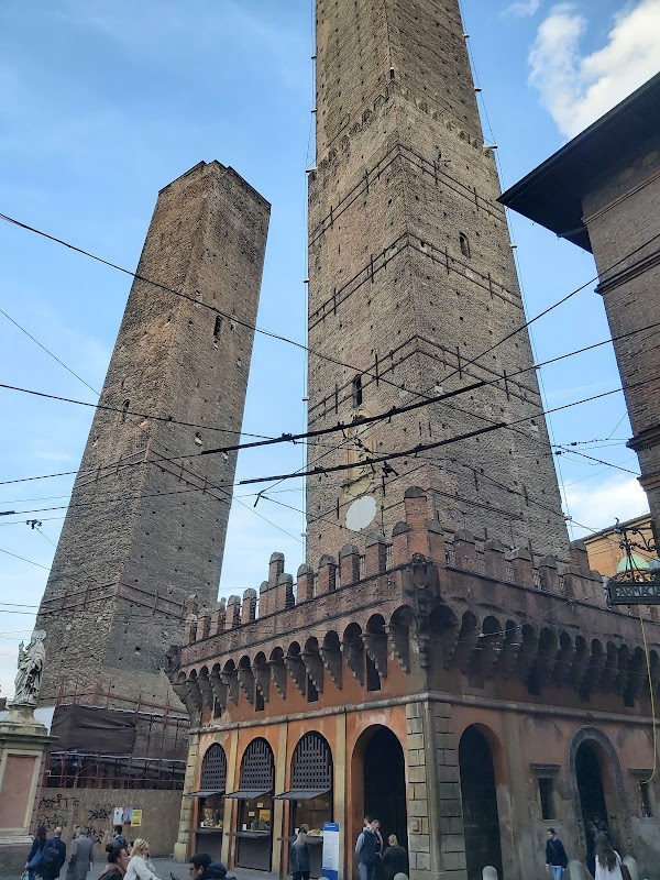 The Two Towers: Garisenda & Asinelli