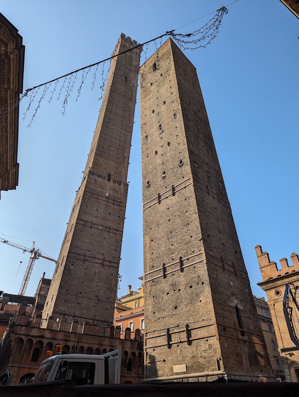 The Two Towers: Garisenda & Asinelli