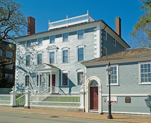 Moffatt-Ladd House & Garden