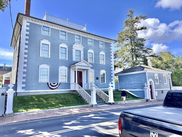 Moffatt-Ladd House & Garden