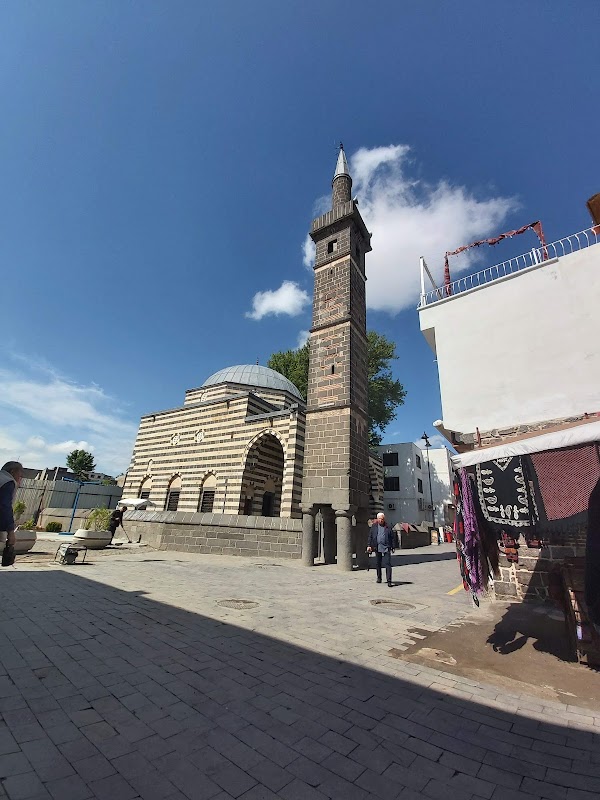 Dört Ayaklı Minare