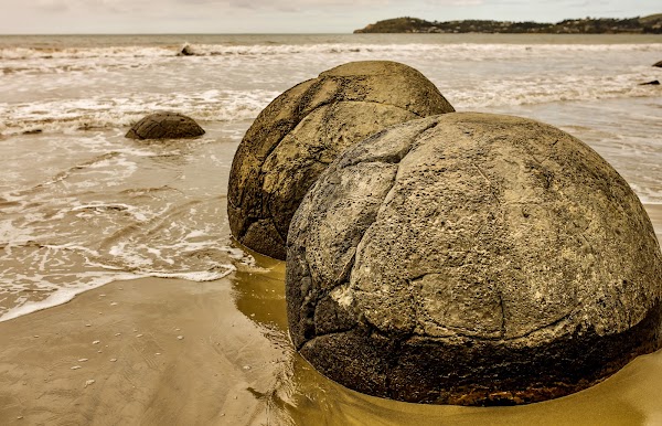 Moeraki Boulders Beach