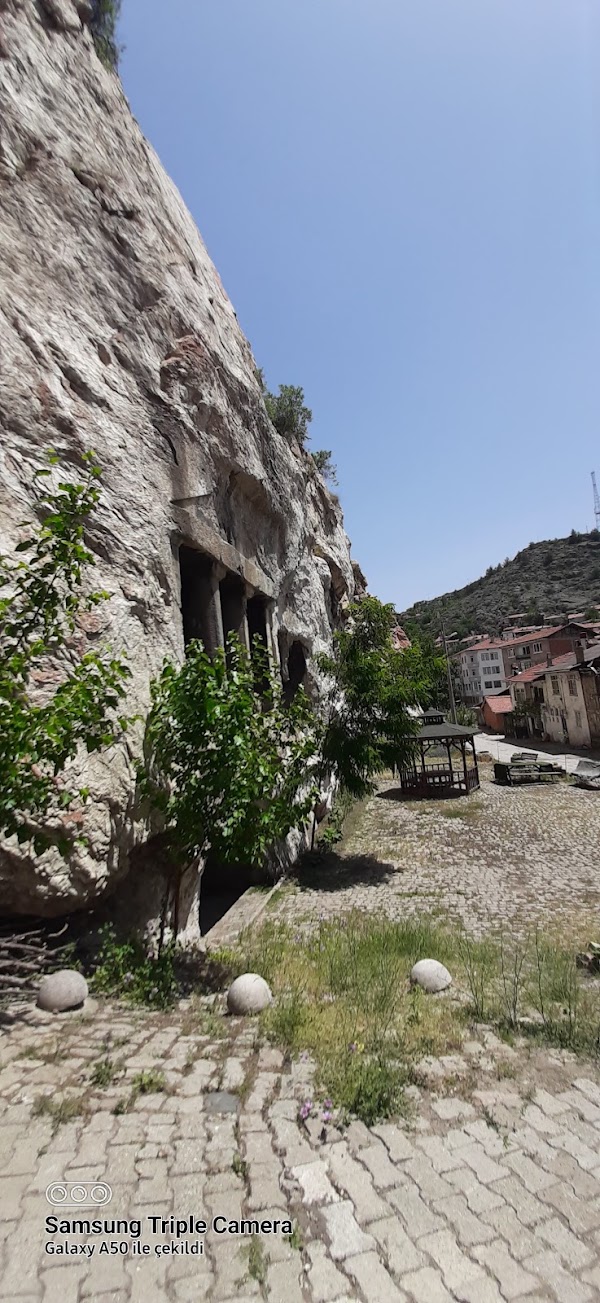 Sagopa Kajmer Kaya Mezarları