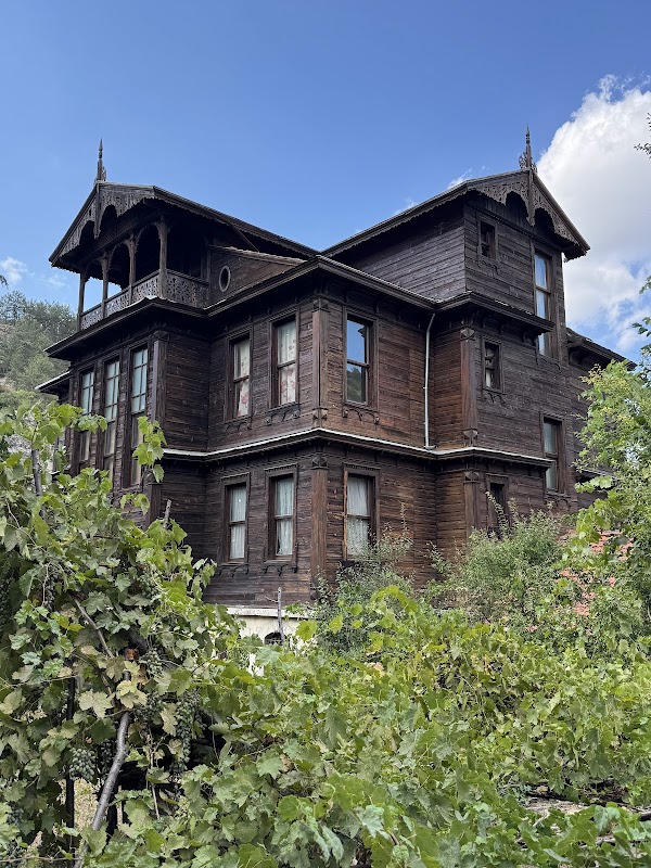 ARMUTÇULAR KONAĞI