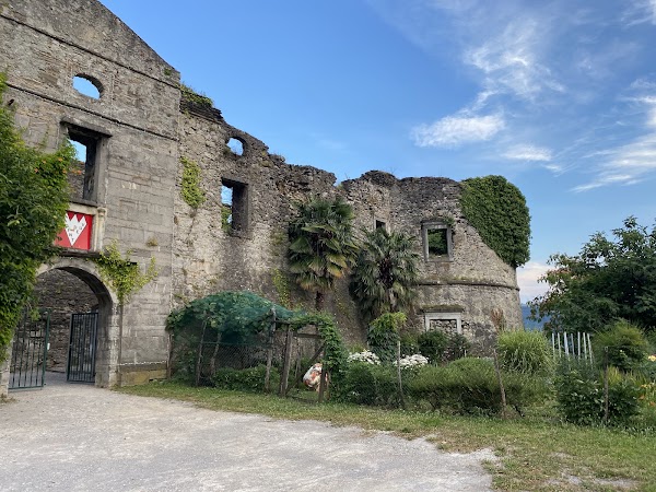 Vipavski Sveti Križ Castle