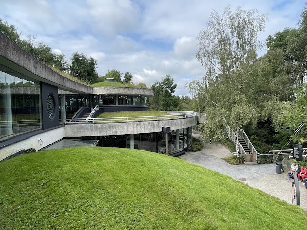 Brú na Bóinne Visitor Centre Newgrange and Knowth