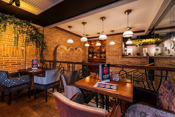 Happy Bar & Grill