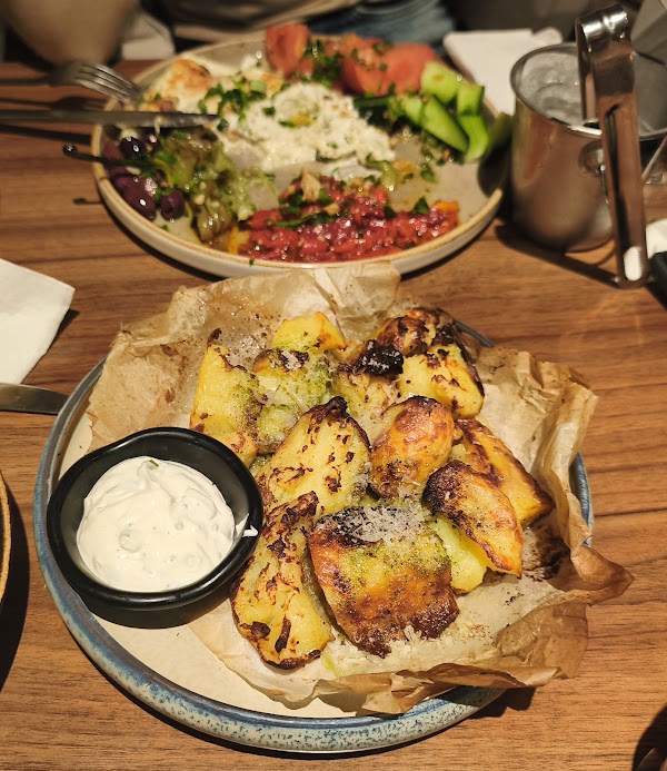 Happy Bar & Grill