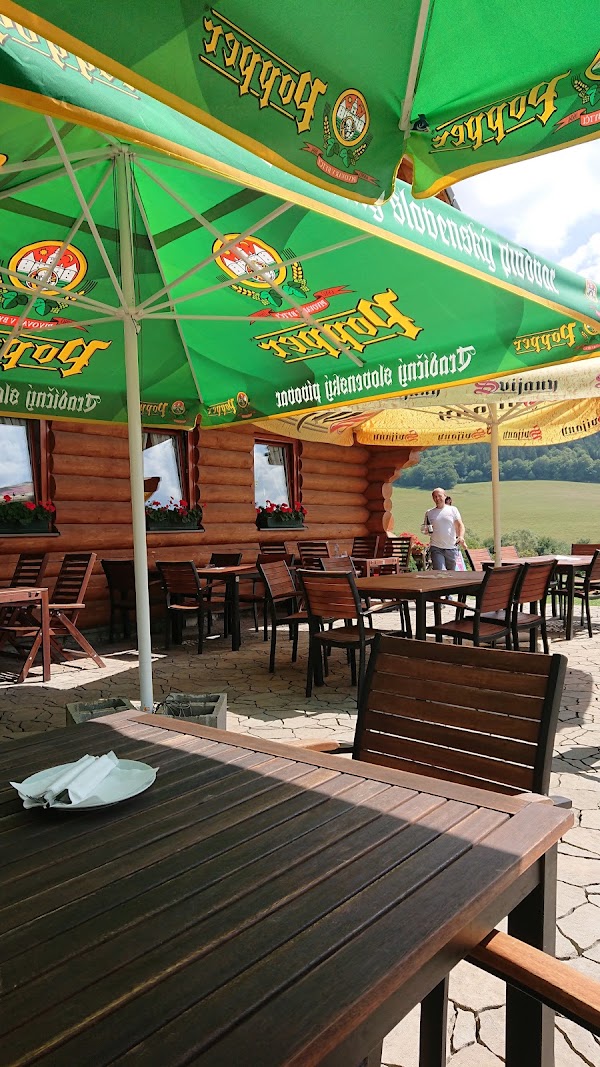 Koliba pod skalami