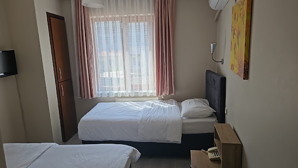 Hotel Crowded House