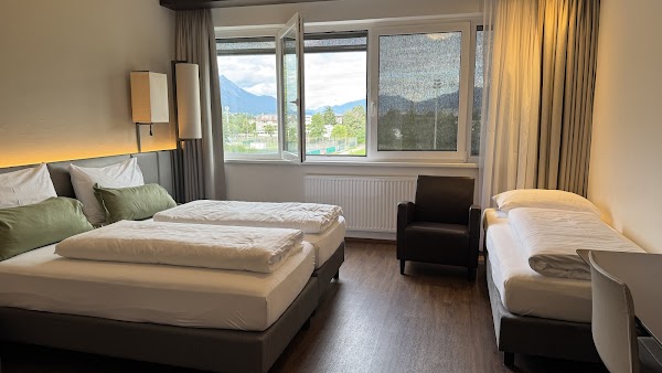 Penz Hotel West