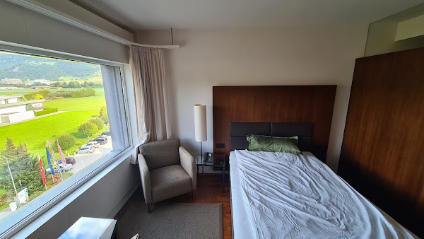 Penz Hotel West