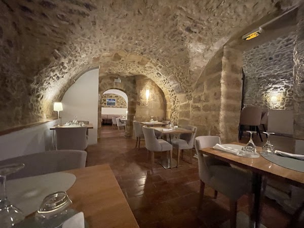 Restaurant LES CAVES HENRI 4