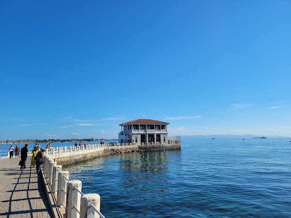 Kadıköy Moda Sahil Parkı ve Yürüyüş Yolu