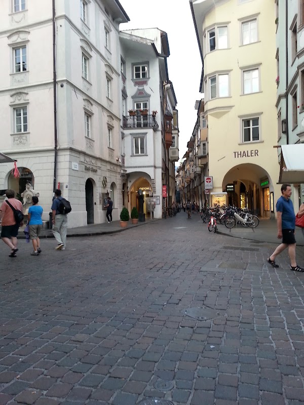 Via dei Portici