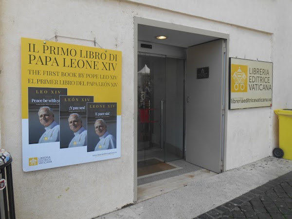 Bookshop Benedetto XVI