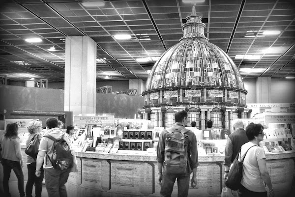 Bookshop Benedetto XVI