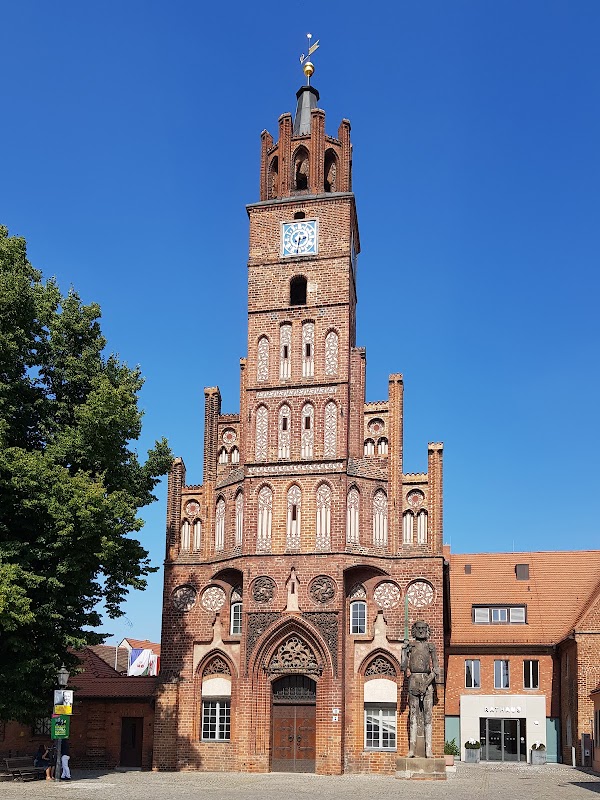 Altstädtisches Rathaus mit Roland
