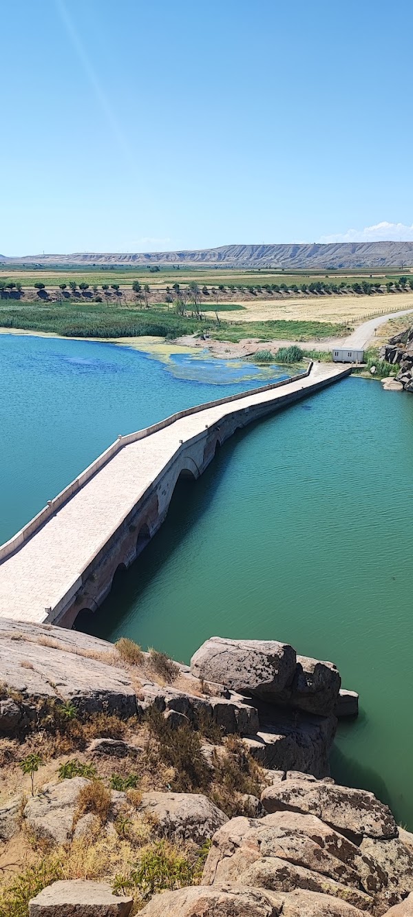 Çeşnigir Bridge