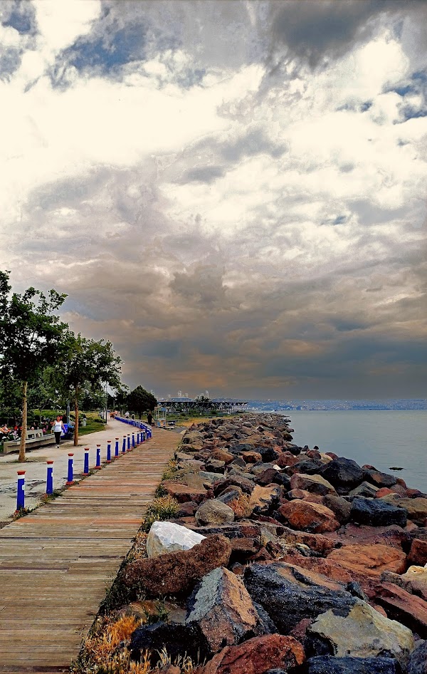 Bostanlı Coast