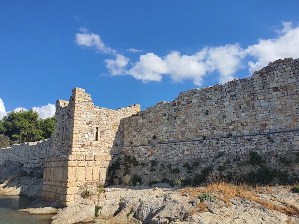 Beş Kapılar Kalesi